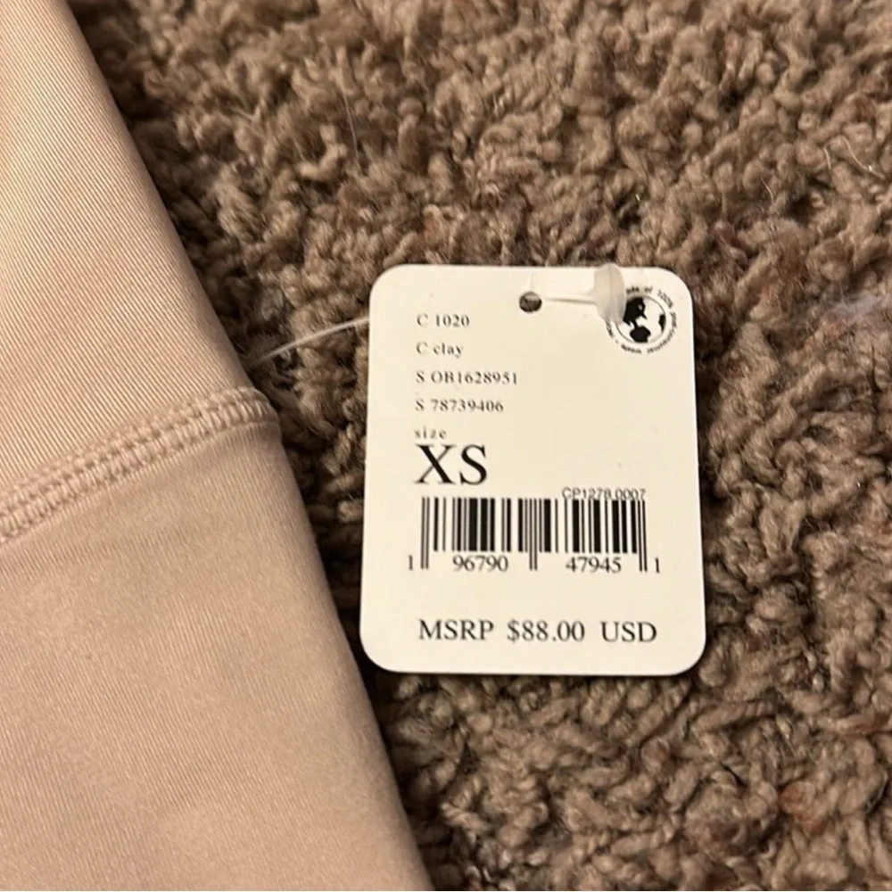 🔥NWT🔥 Out of your League FREE PEOPLE MOVEMENT LEGGINGS - Picture 5 of 9